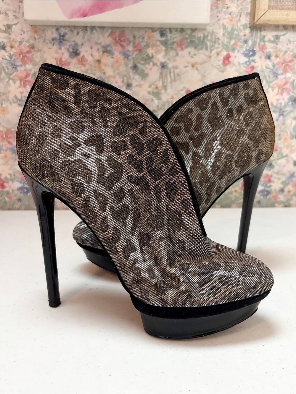 B Brian Atwood Fortosa Leopard Print Platform Pump Booties Silver Gold Size 8.5